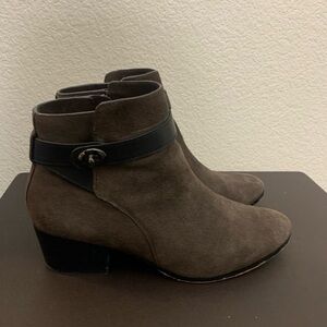 COACH | Patricia Booties Suede Material & Leather in Chestnut Brown FLAW
